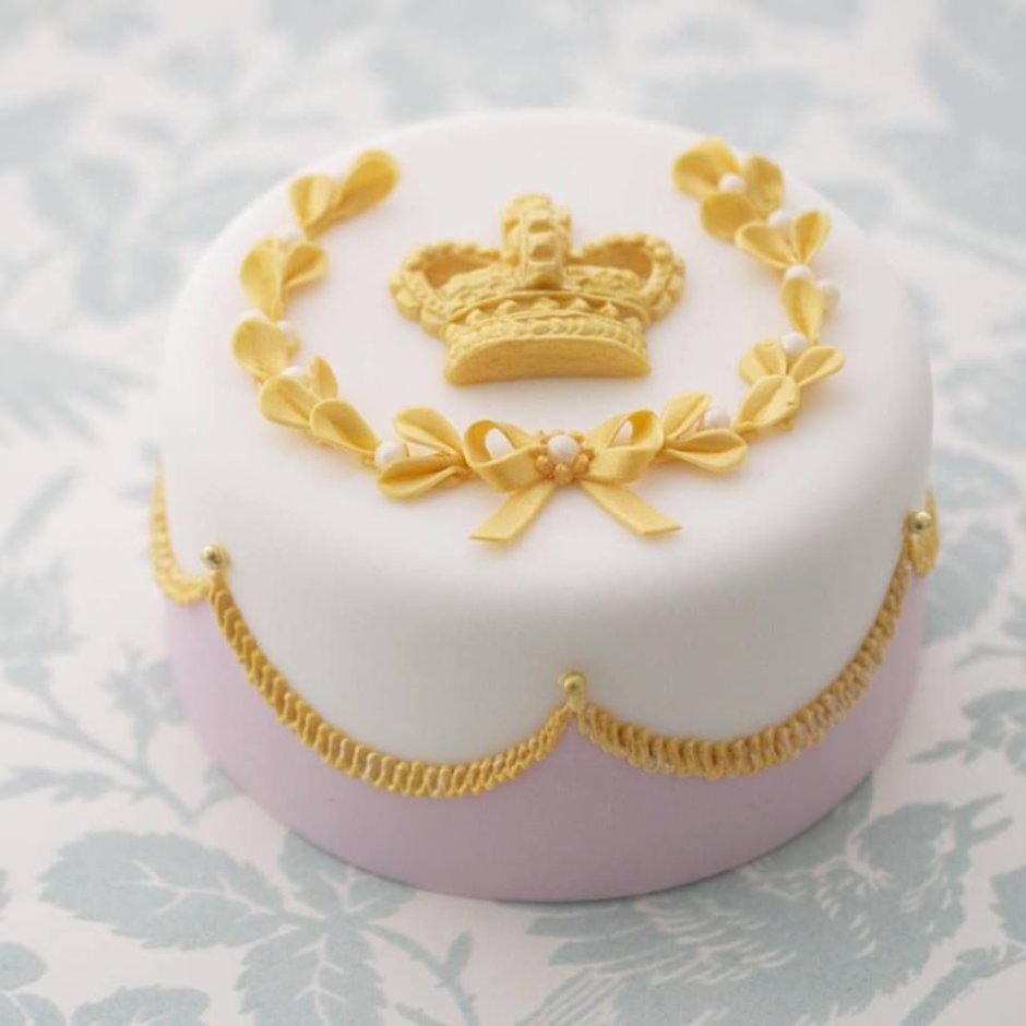 Торт на венчание с коронами