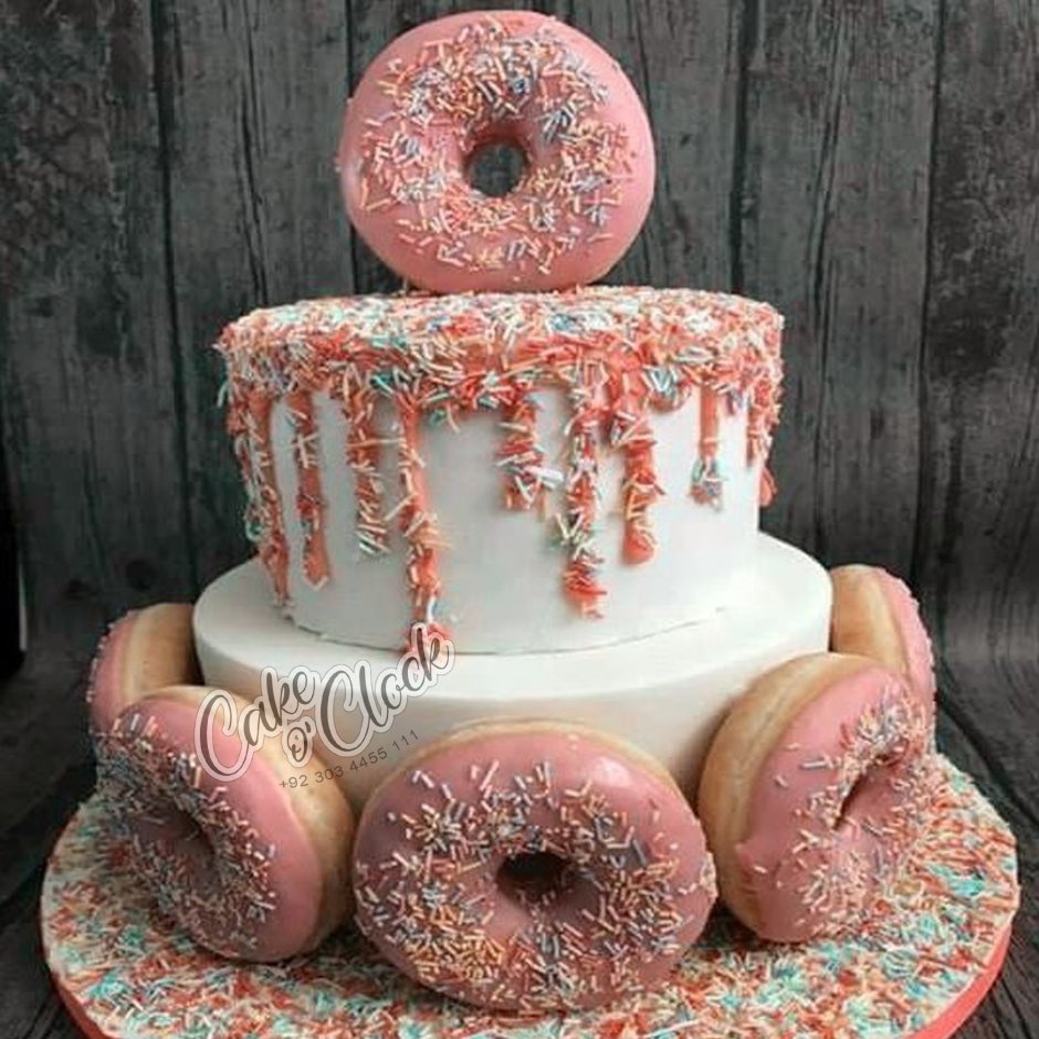 Декор торта с пончиками