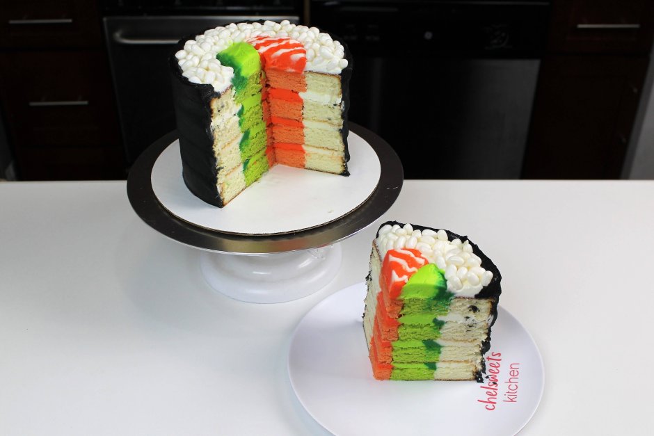 Торт в виде суши и роллов