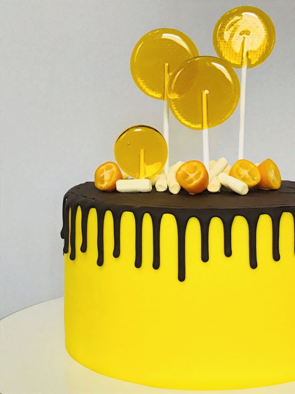 Декор желтого торта