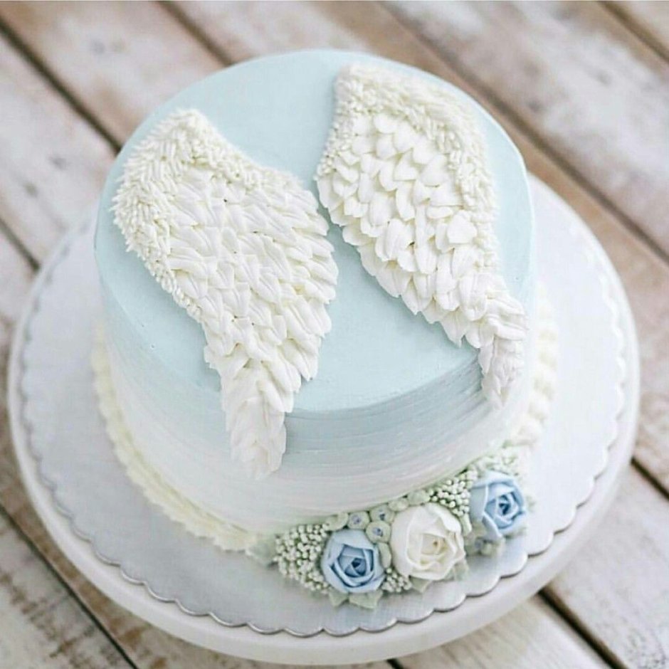 Торт на крестины с крыльями