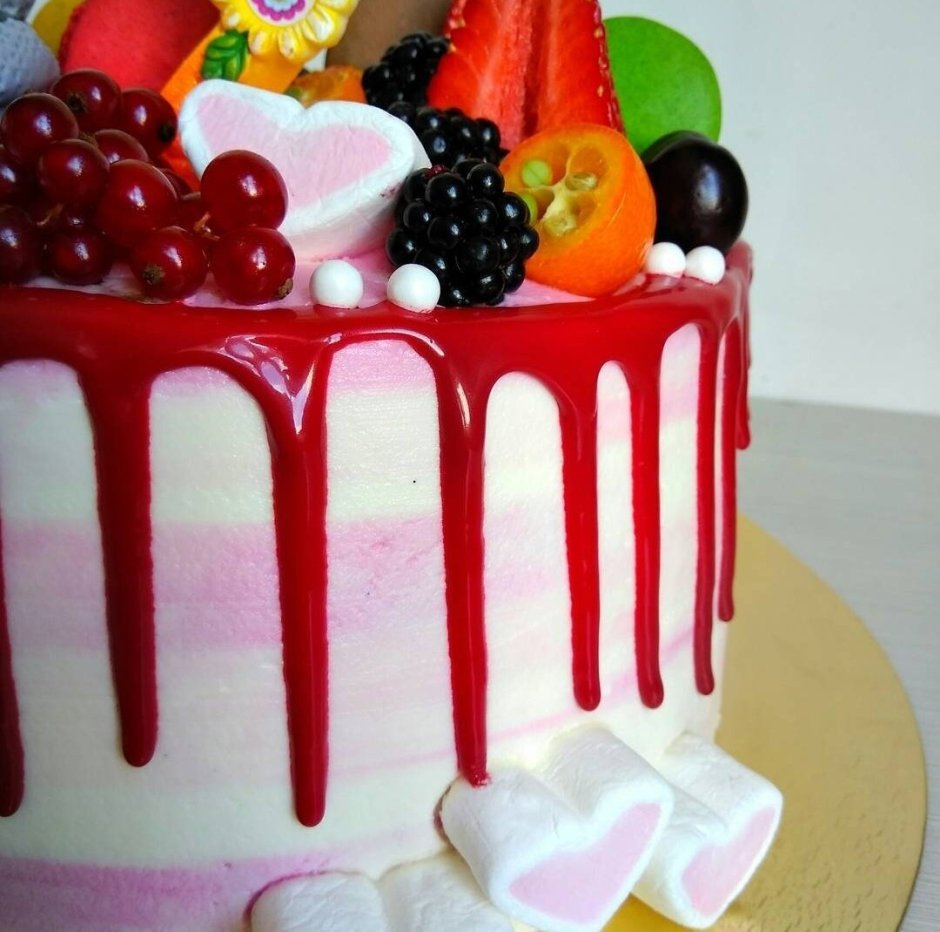 Торт с цветными подтеками
