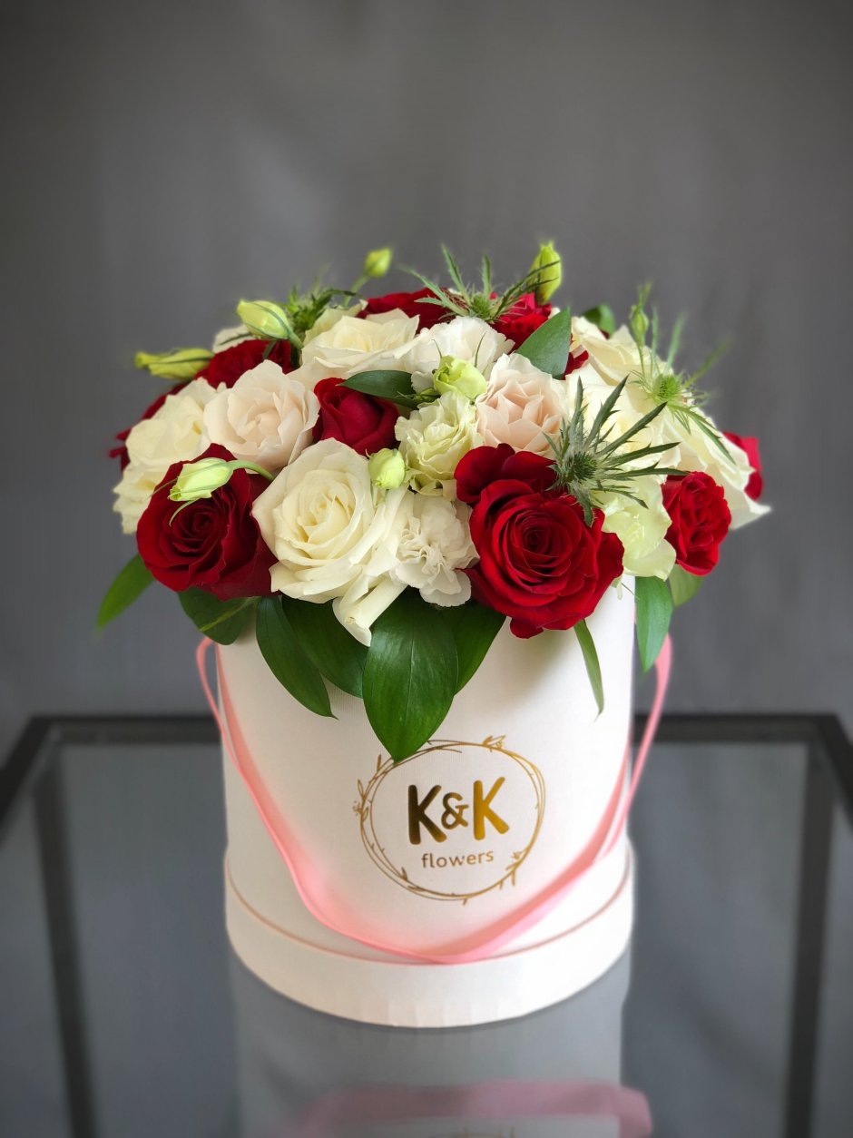 Торт шляпная коробка с цветами