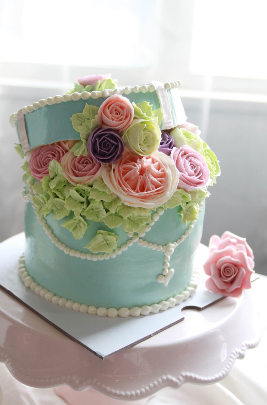 Торт коробка с цветами из крема