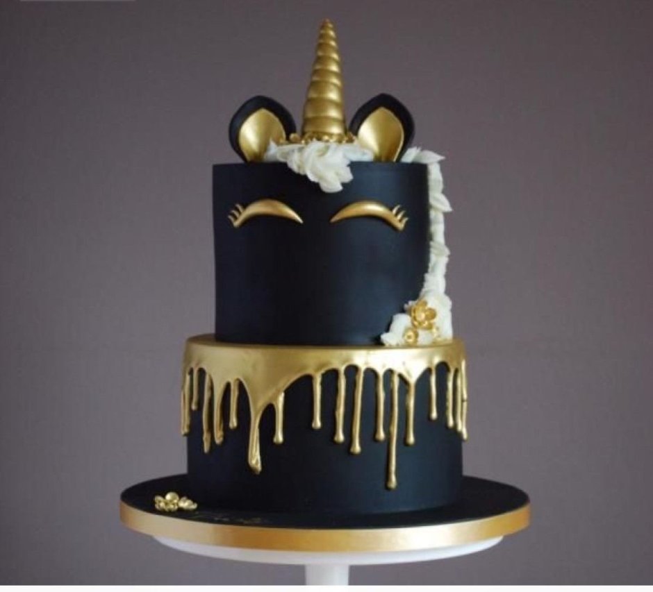 Черный торт с короной