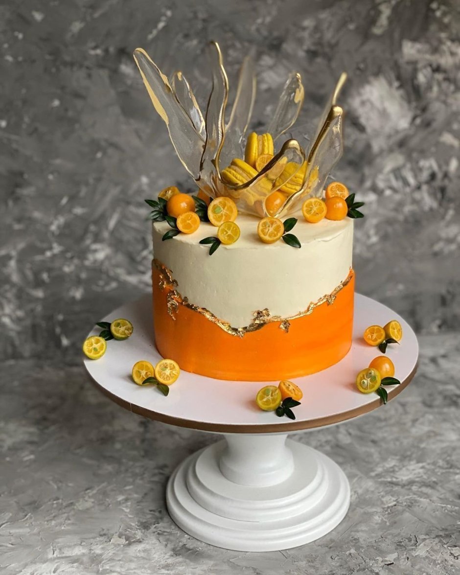 Торт с оранжевым декором