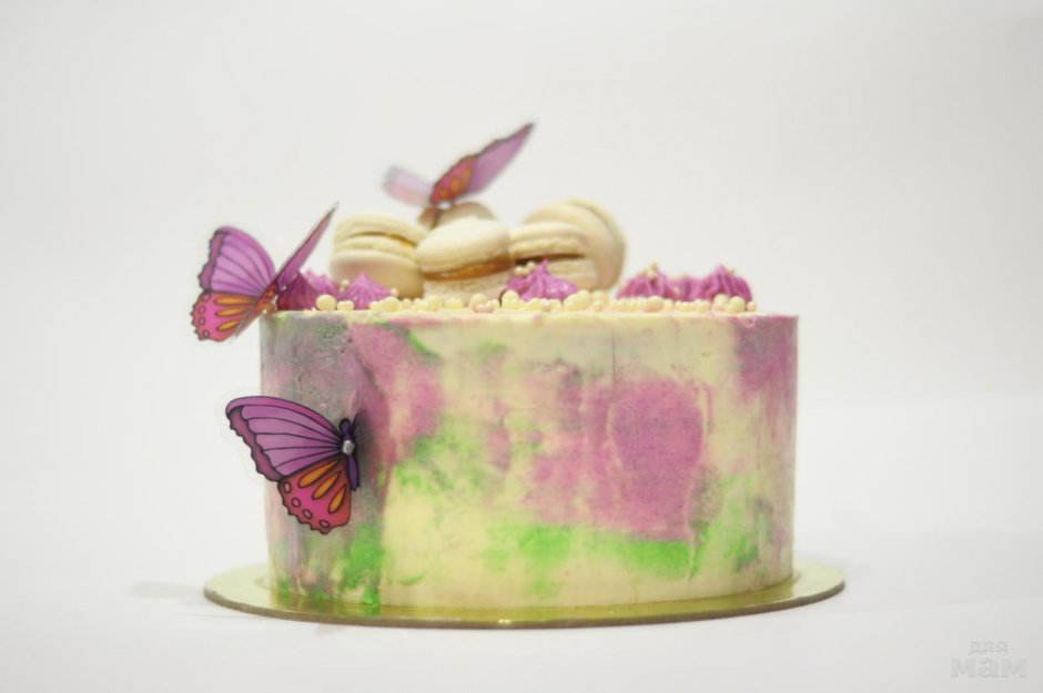 Торт с бабочками и леденцами