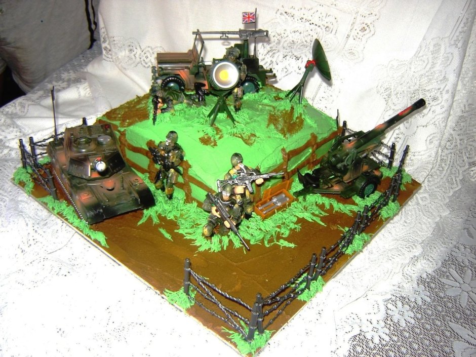 Торт с солдатиками детский