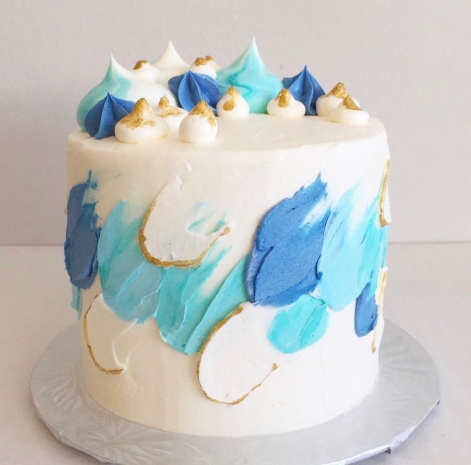 Торт с голубыми мазками
