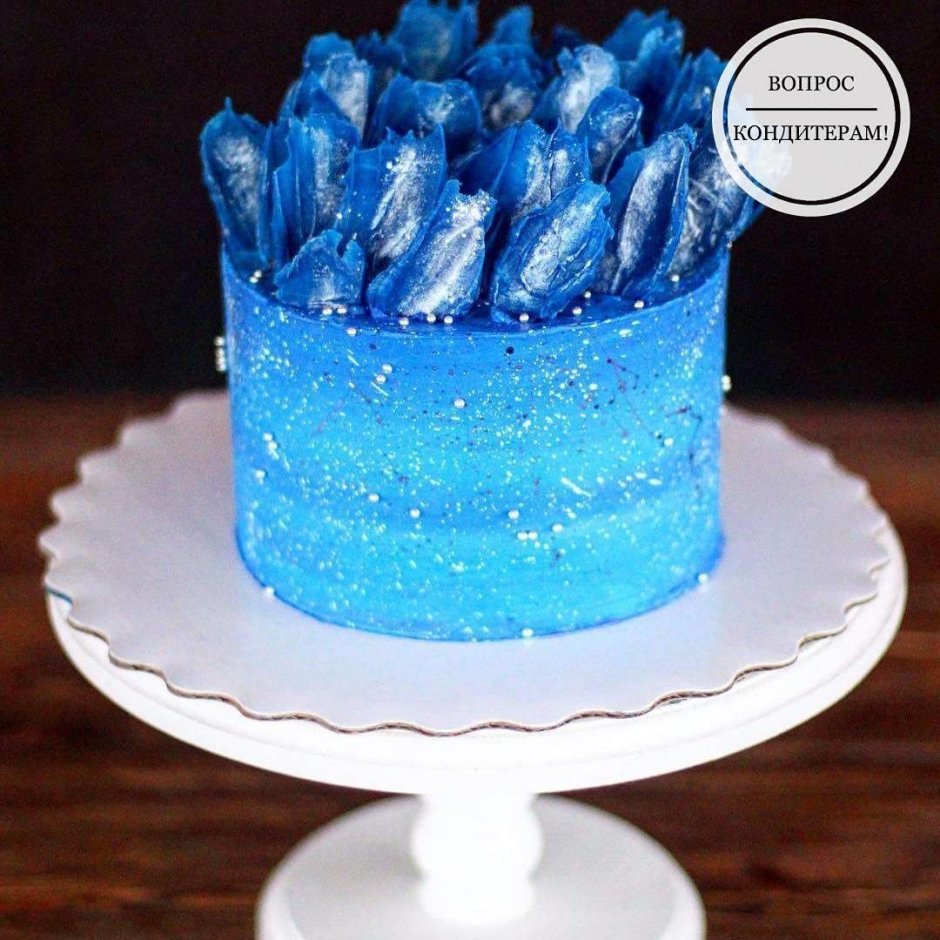 Торт с синими подтеками