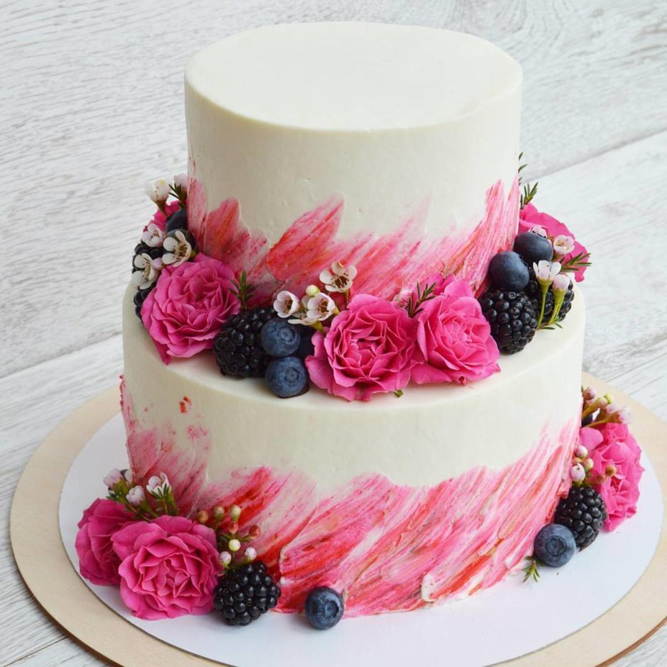 Украшение торта мазками и живыми цветами