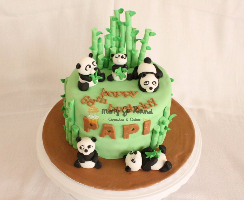 Торт с фигурками «панд»