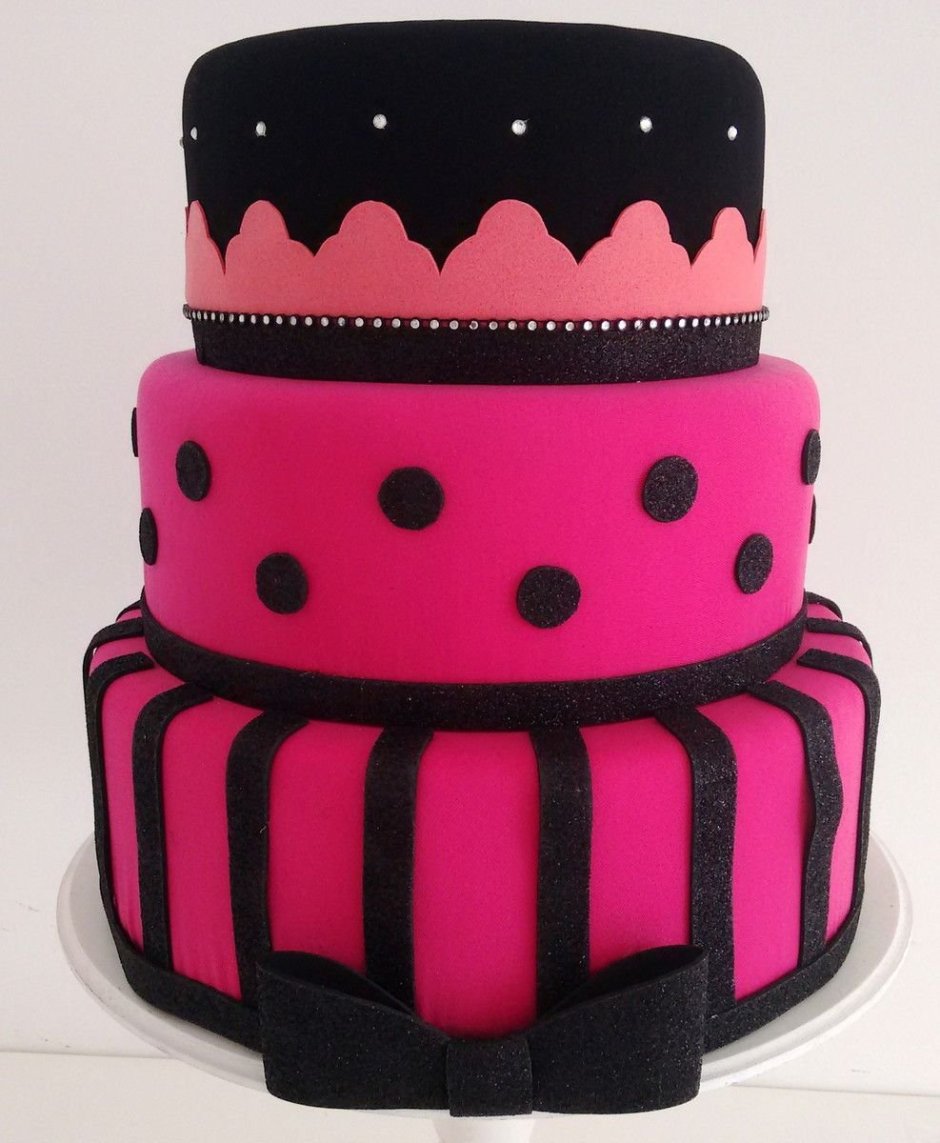 Черный торт с розовой начинкой