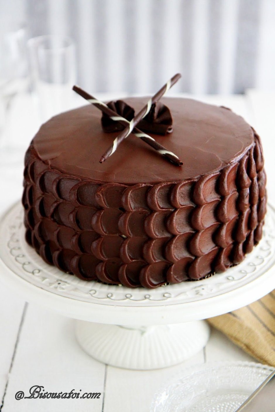 Несложные украшения шоколадного торта