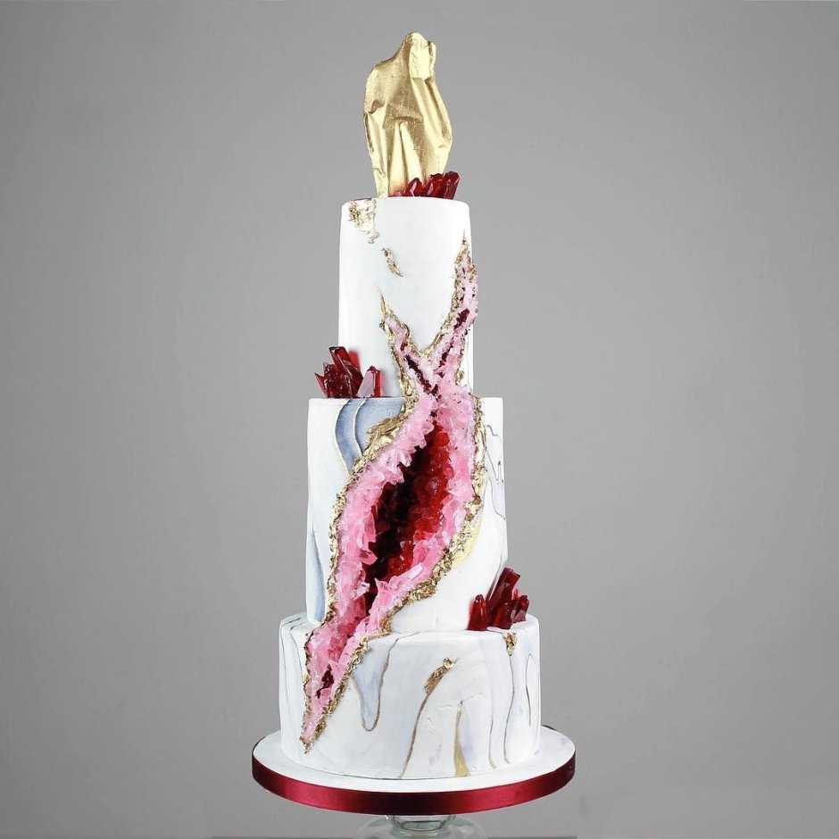Свадебный торт с карамельными кристаллами