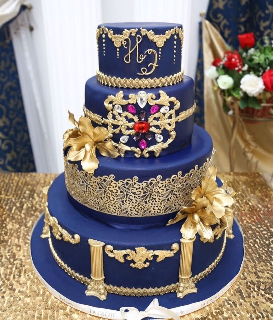 Торт свадебный черный с золотом
