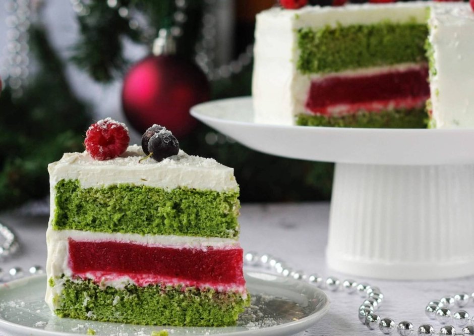 Зеленый торт с малиной