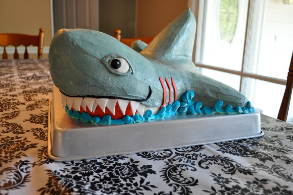 Торт в виде акулы