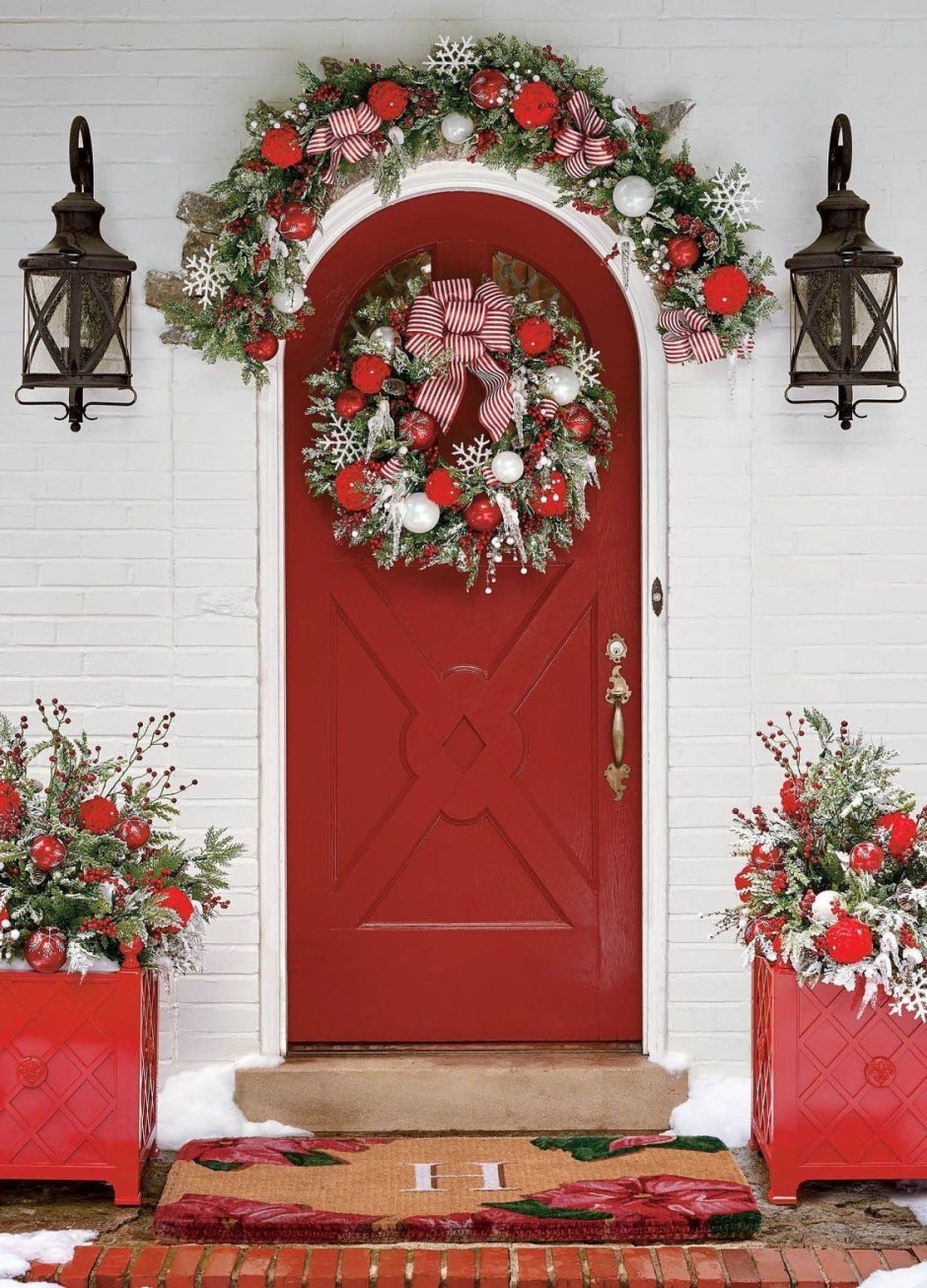 Красивая Рождественская дверь