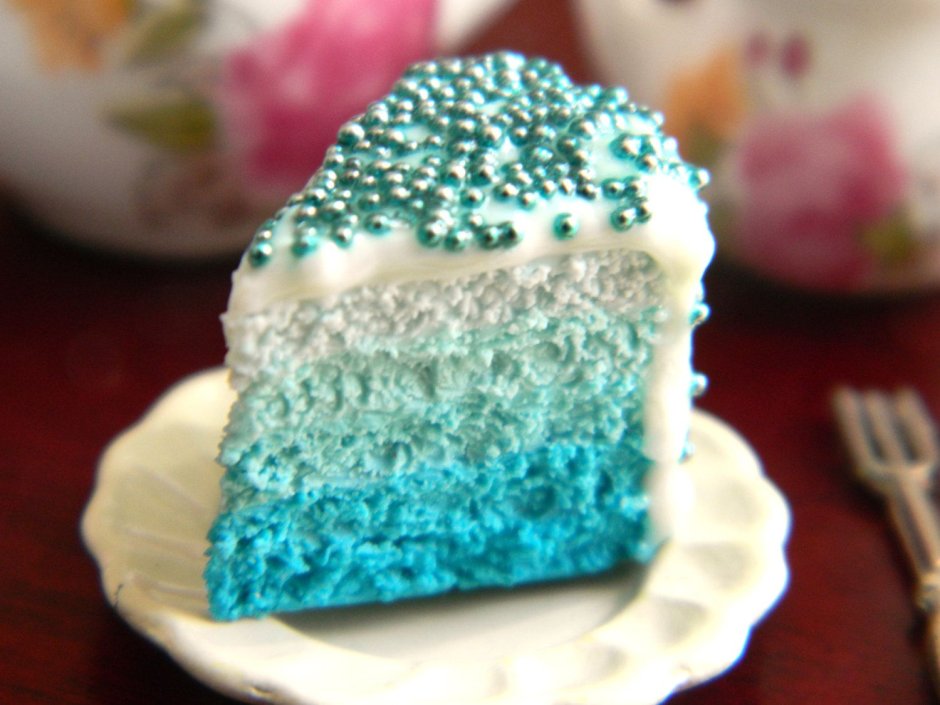 Кусок торта голубой