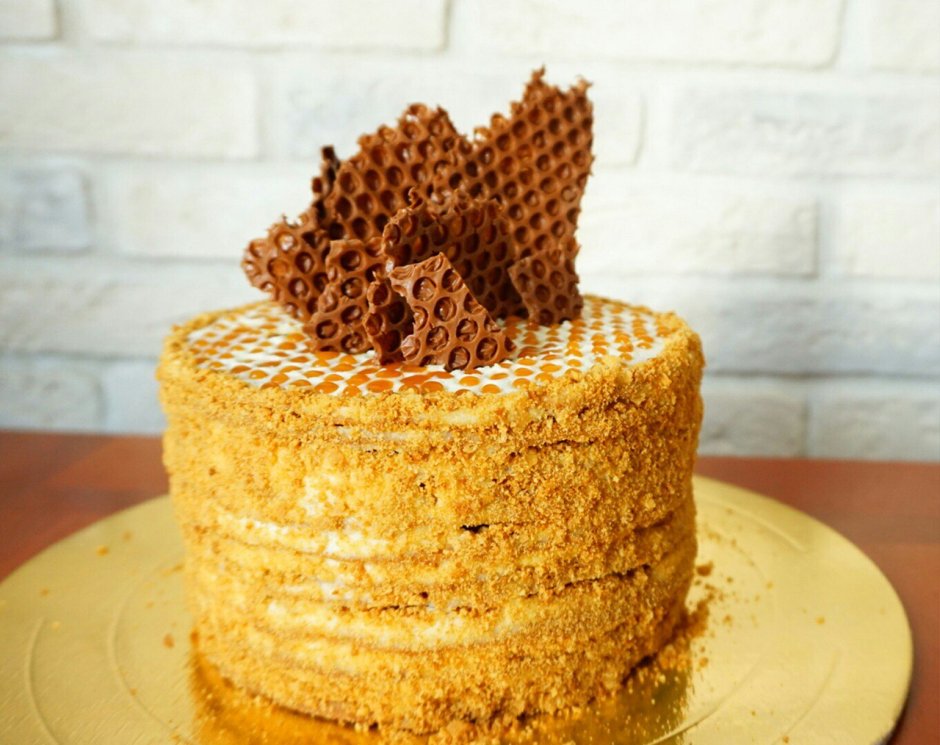 Торт медовик с пчелами