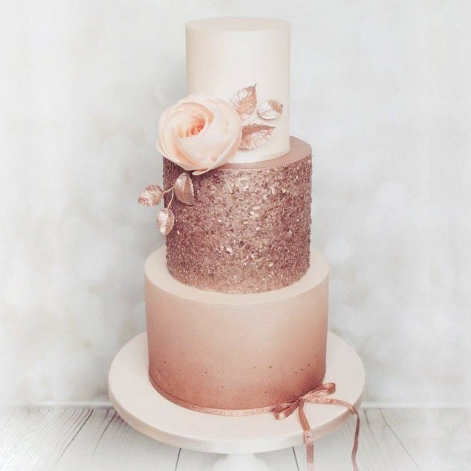 Свадебный торт розовый с золотом