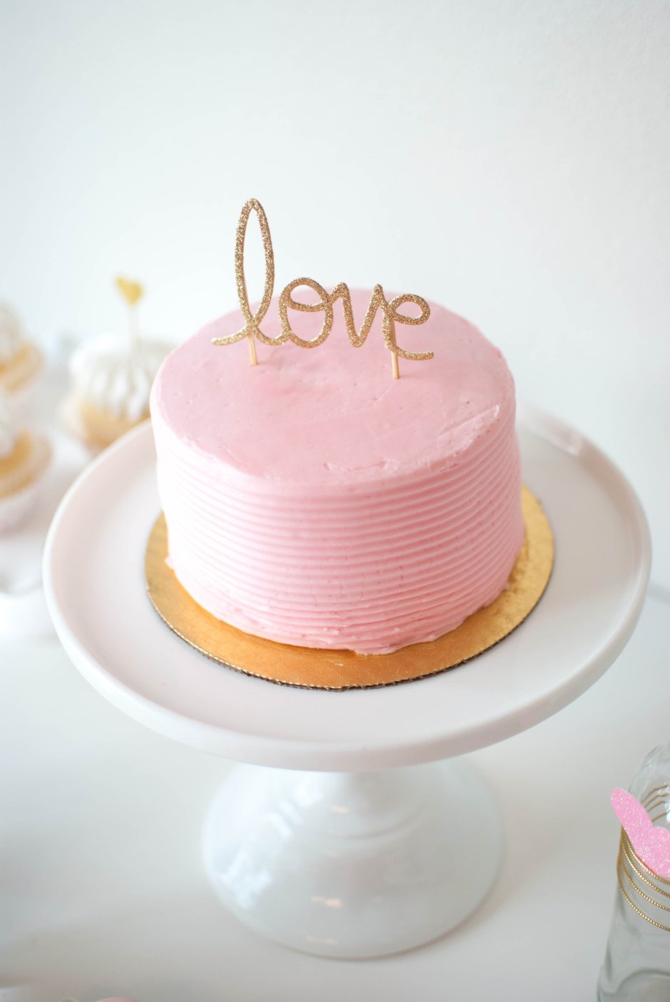 Торт розовый простой