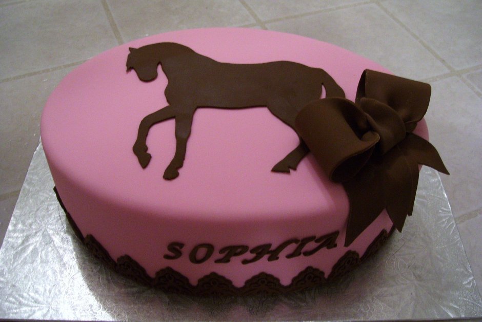 Торт с шоколадными лошадками