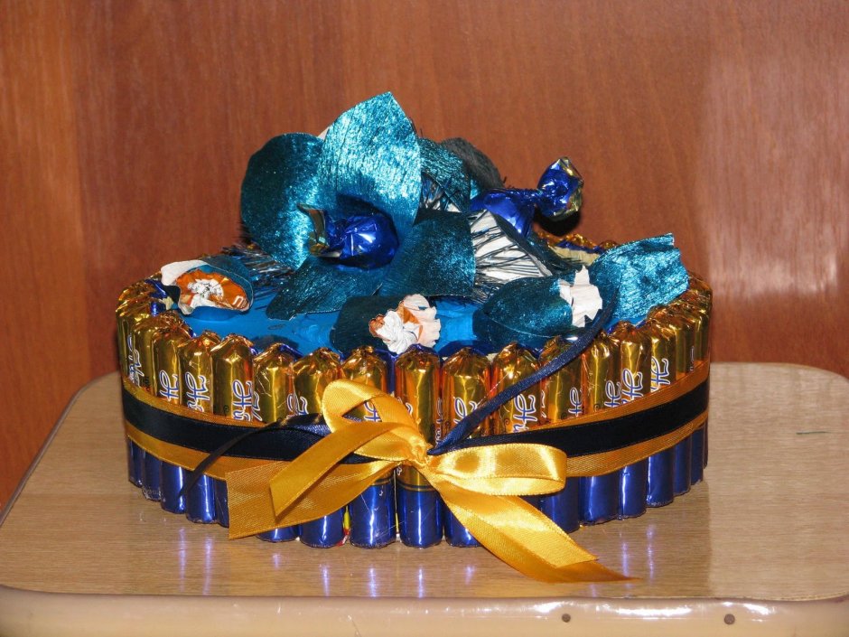 Торты из конфет голубой цвет