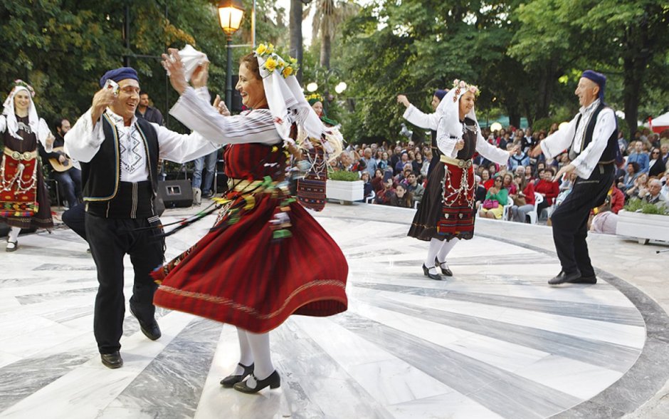Национальный танец Греции Сиртаки
