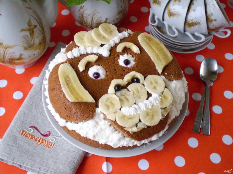 Торт с обезьяной и бананом