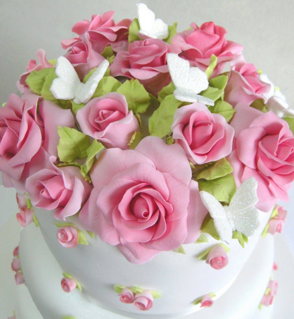 Торт с розовыми розами