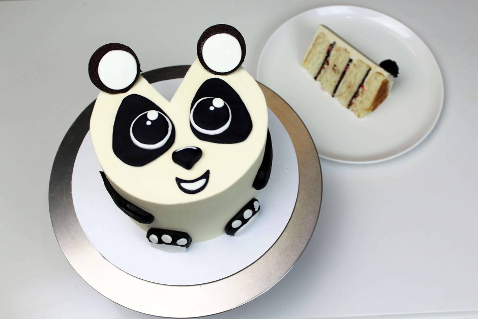 Панда с тортом рисунок