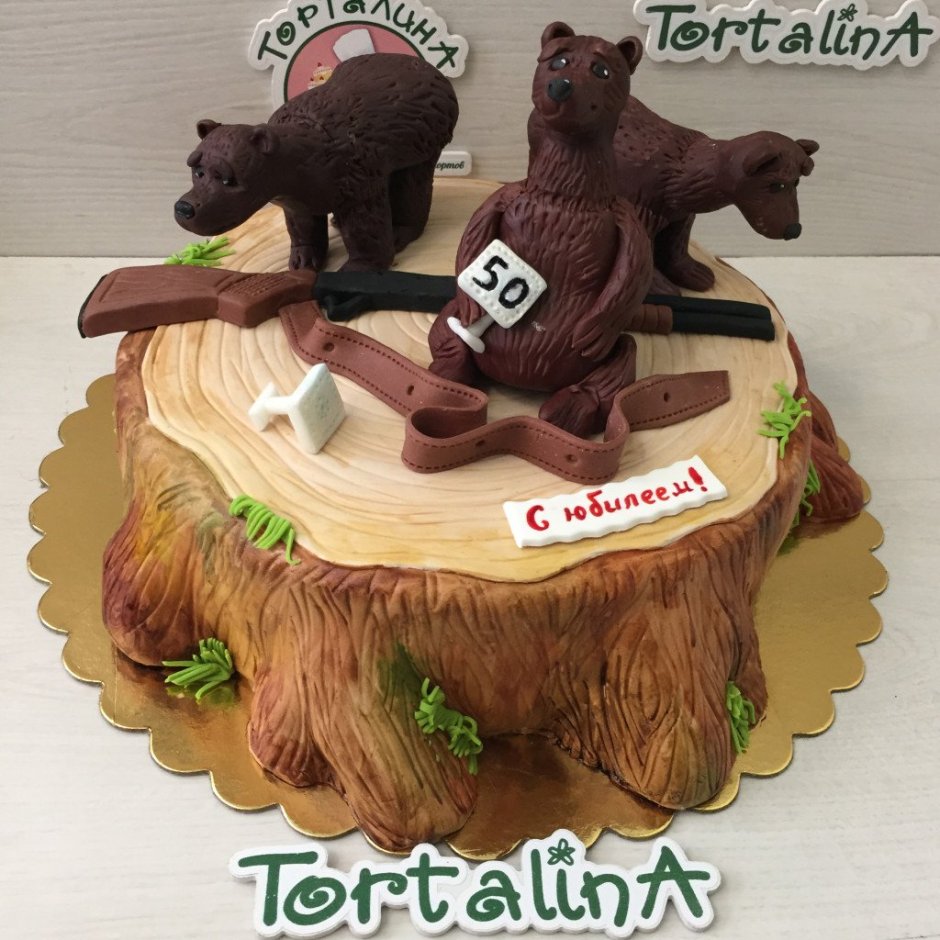 Торт с фигуркой медведя