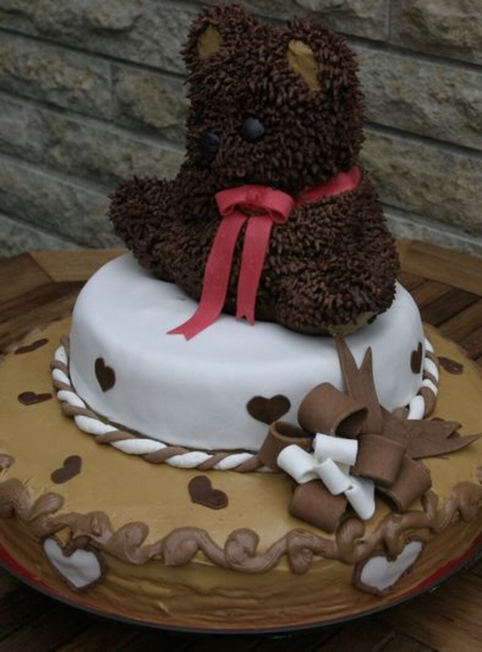 Торт с шоколадным мишкой