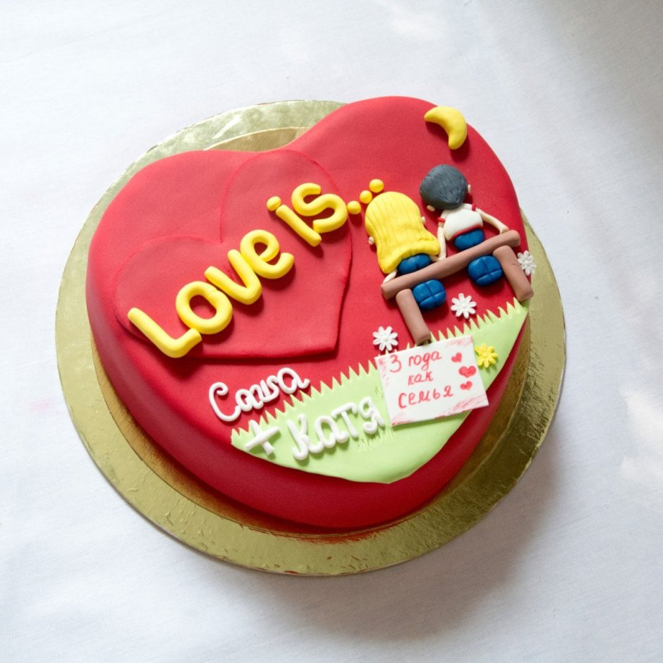 Торт Love is на день рождения