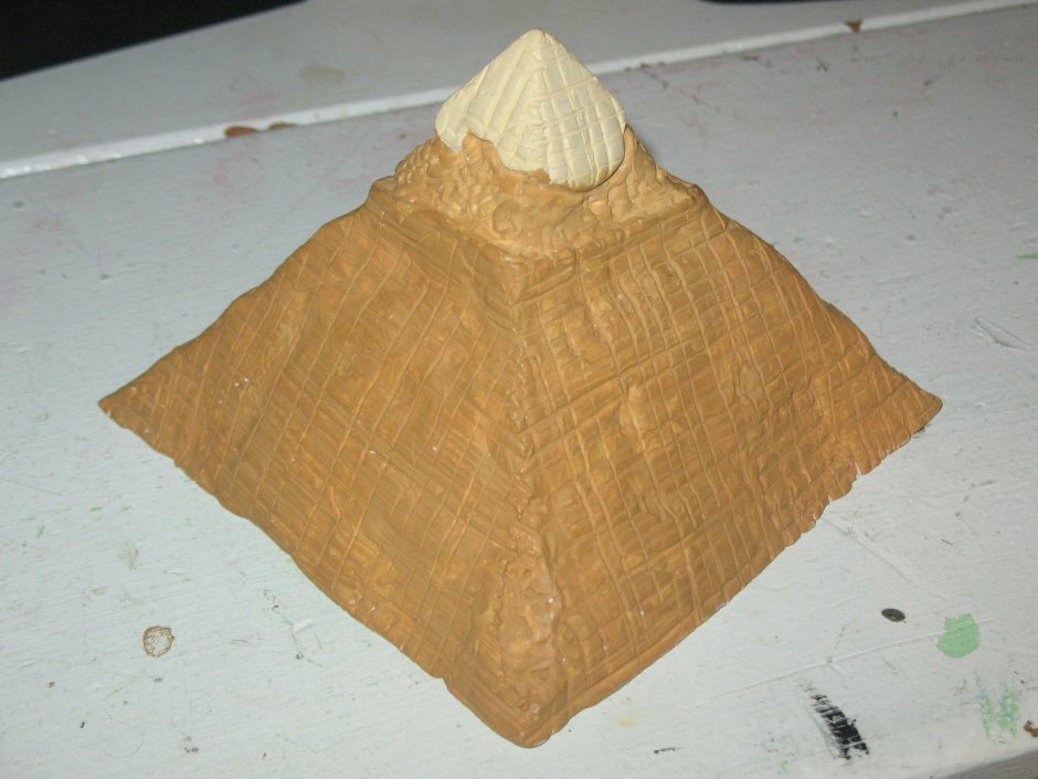 Глиняные пирамидки