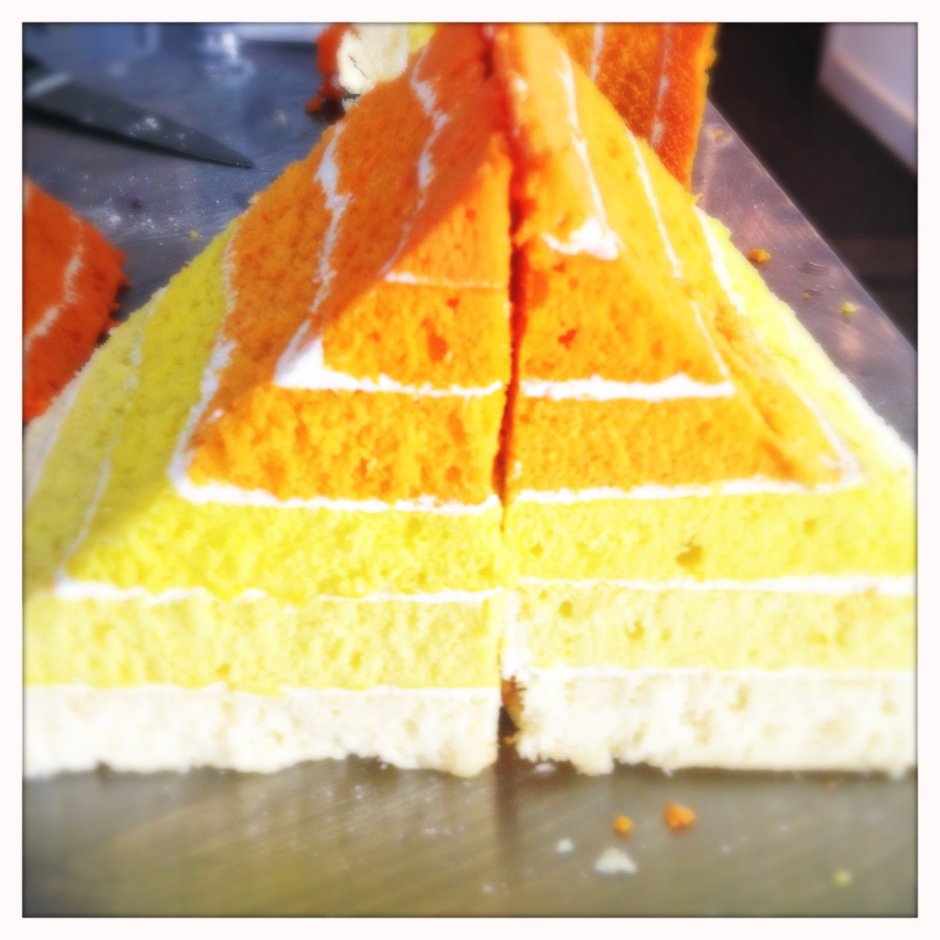 Торт пирамида из бисквита