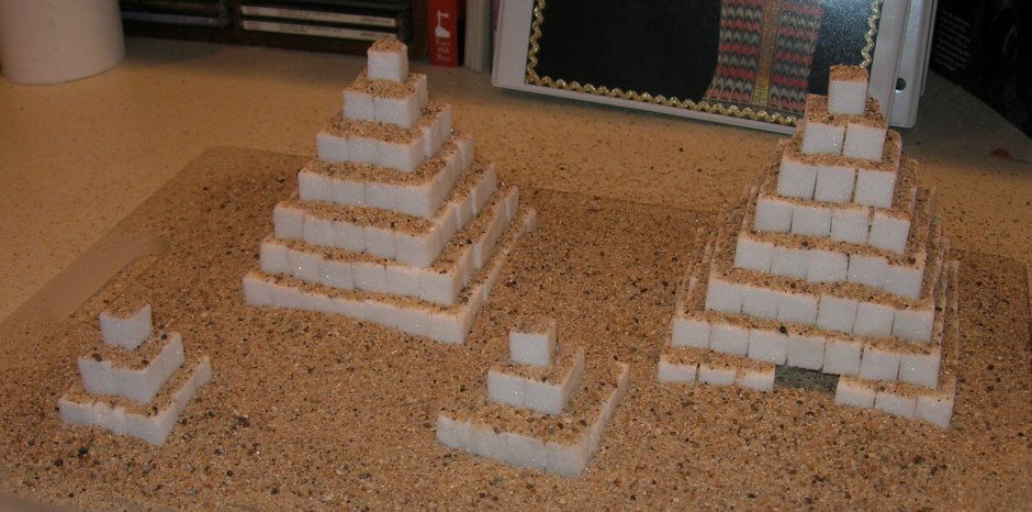 Пирамида Хеопса из сахара