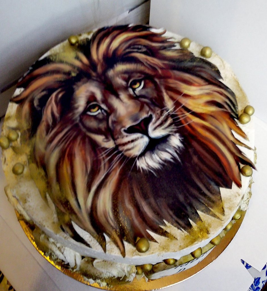 Черный торт со львом