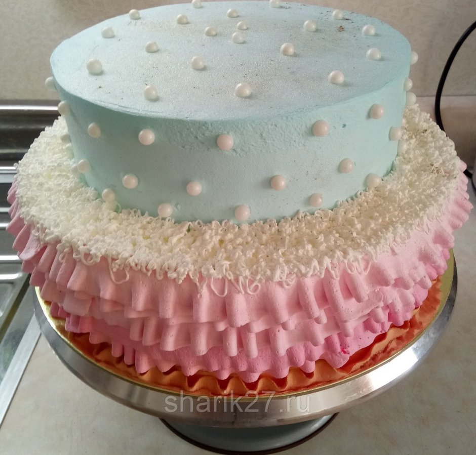Торт с минимальным декором для девочки