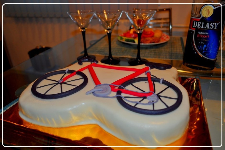 С днём рождения Максим торт с велосипедом