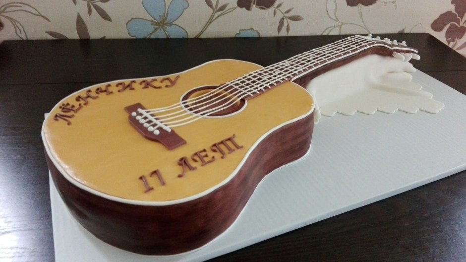 Торт с акустической гитарой
