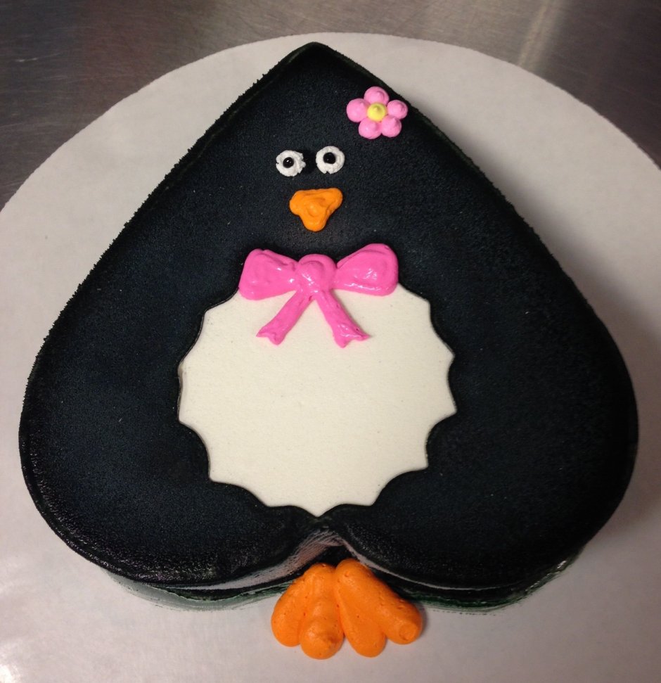 Торт в форме пингвина