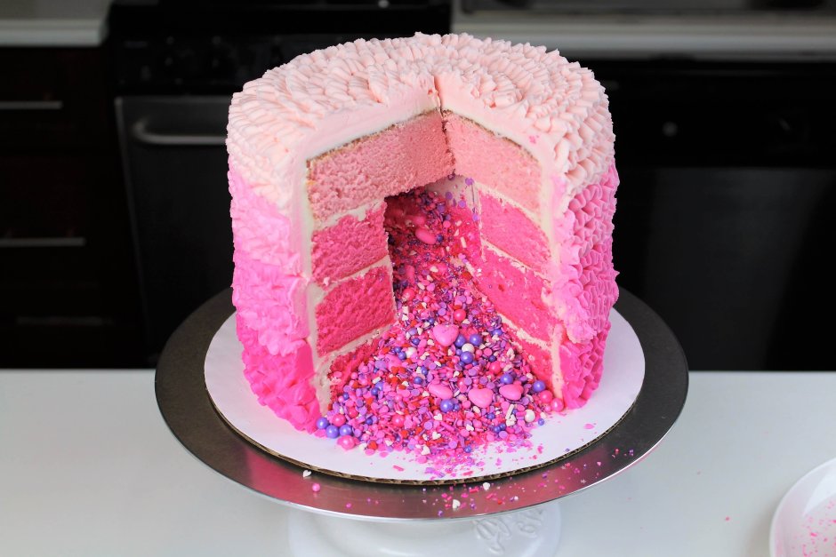 Торт с розовой начинкой