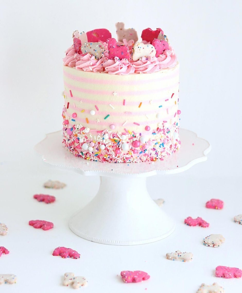 Розовый торт маме с посыпкой