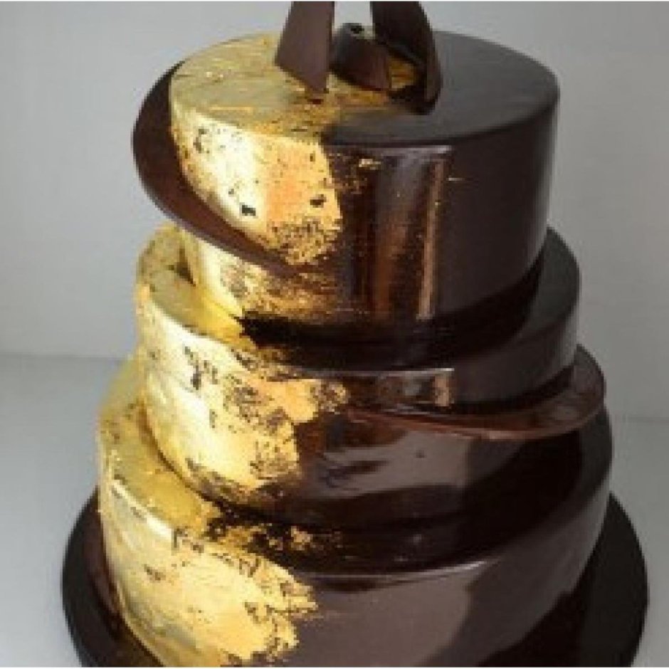 Торт шоколадно золотой