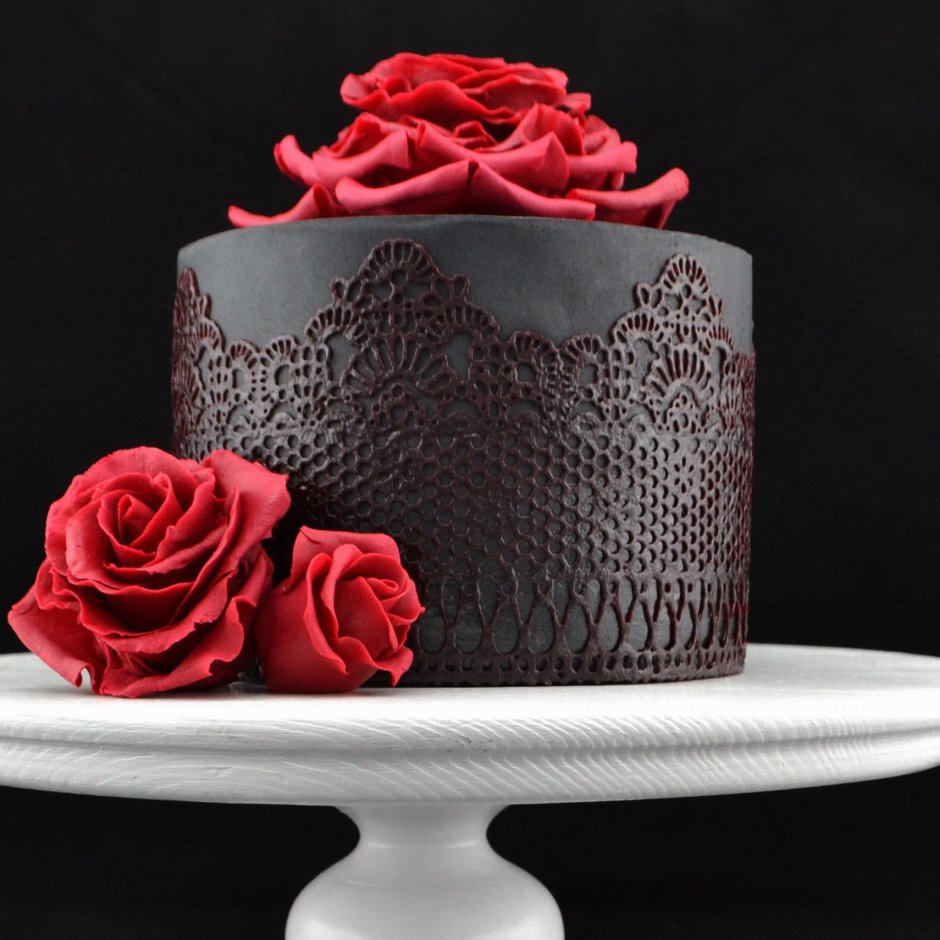 Декор торта с розами