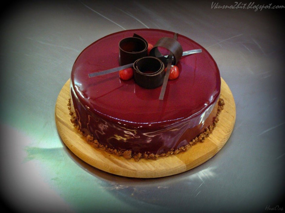 Муссовый торт черное и красное