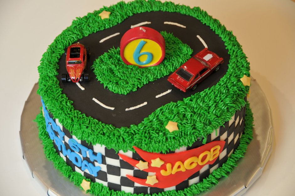 Детский торт с гоночной машиной